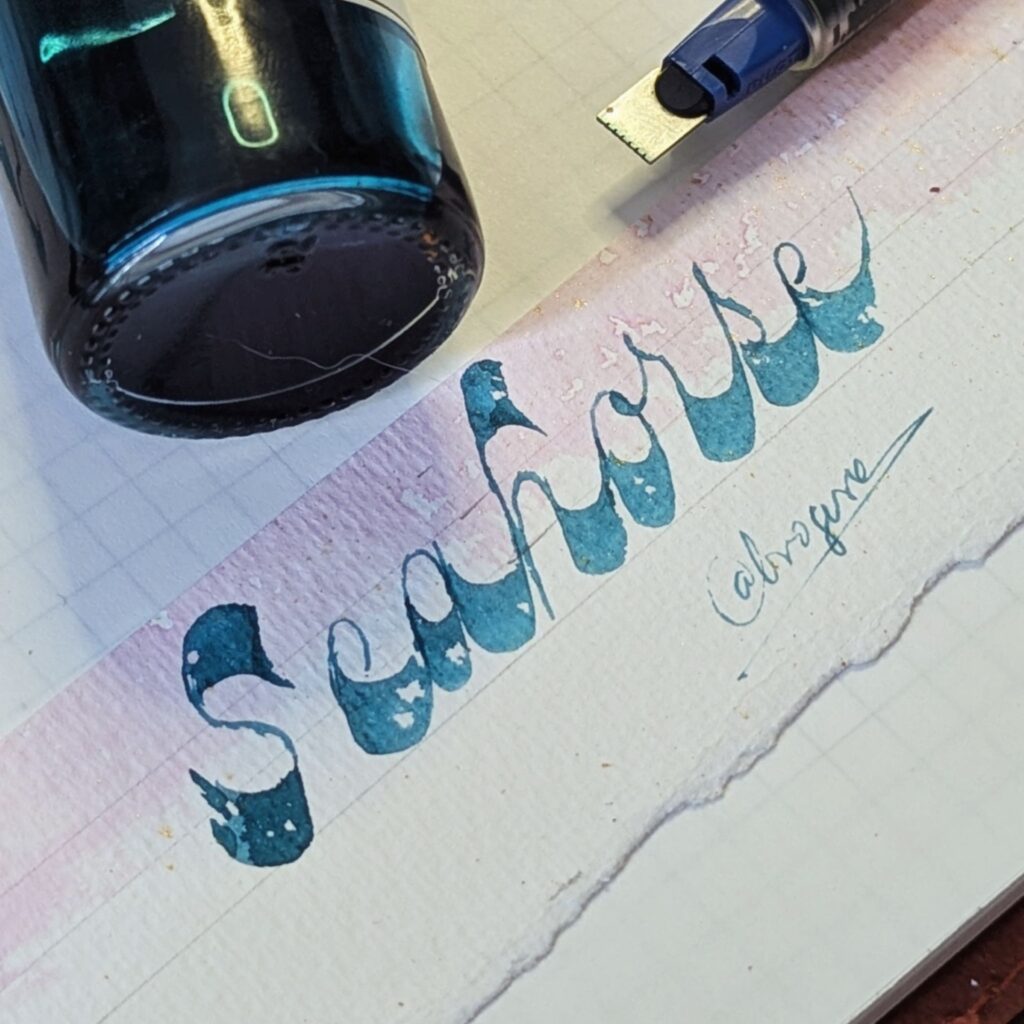 Caligrafía con tinta azul y plumilla: Seahorse