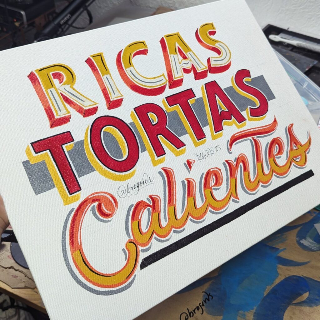 Letrero pintado a mano: Ricas tortas calientes
